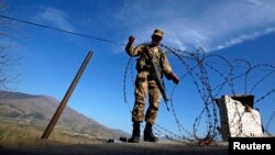  Swat deresinde barlag nokadynda duran esger. 