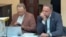 Андрей Ермак (справа) и его адвокат Игорь Фомин в суде, 13 мая 2026 года