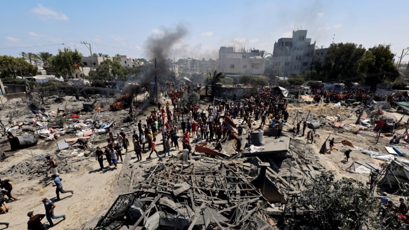 Нови израелски напади врз Газа откако десетици Палестинци беа убиени во текот на викендот 