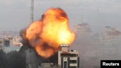 جنگنده‌های اسرائیل روز سه‌شنبه خانه‌های سران حماس در غزه را بمباران کردند.