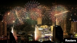 Фойерверки по време на новогодишните празненства в Банкок, Тайланд, 1 януари 2026 г. 