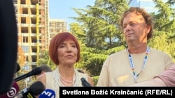 Kuma Prajda, novinarka televizije N1 Danica Vučenić, u parku Manjež pred Prajd šetnju u Beogradu.