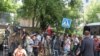 Утро 8 августа у Хамовнического суда. Не все журналисты попадут внутрь