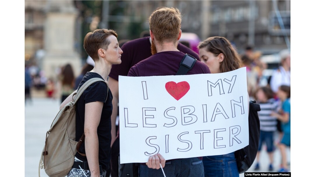 Marșul Bucharest Pride: 15.000 De Oameni Au Defilat Cu Bannere Prin Care Au  Cerut Egalitate în Drepturi Pentru Persoanele LGBT