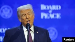 Доналд Трамп ҳангоми суханронӣ дар Давос