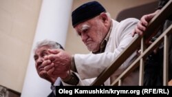 Кырымтатарлары узган ел 18 май матәм чарасында (архив фотосы)