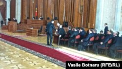 Dezbaterea moțiunii de cenzură în parlamentul de la Chișinău