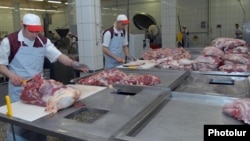 Մսագործները միս են մշակում, արխիվ