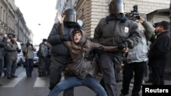 В Санкт-Петербурге при разгоне акций оппозиции полиция действовала особенно жестко.