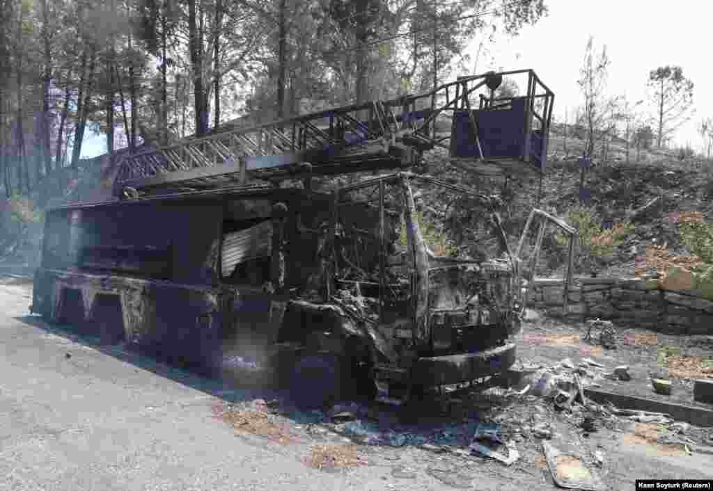 Izgorjelo vatrogasno vozilo u blizini grada Manavgata, 29. juli.