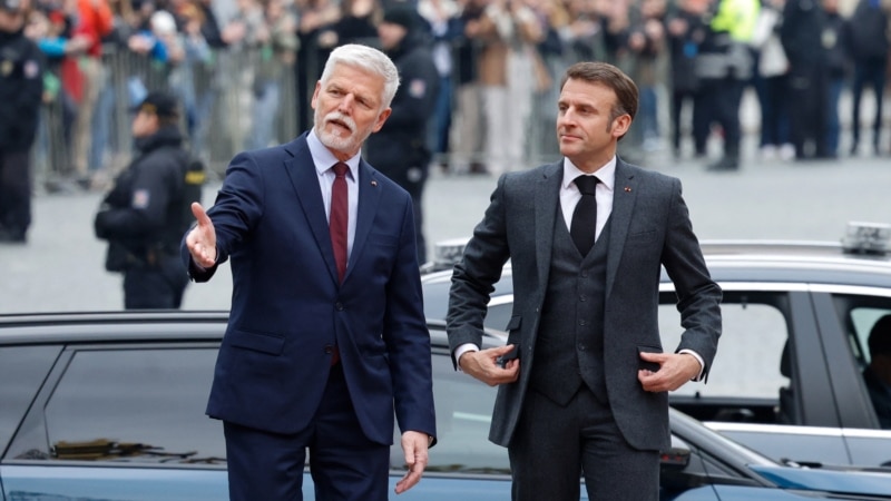 Europenii vor cooperare mai strânsă în producția de arme, iar Macron avertizează împotriva „lașității”
