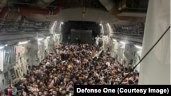 Воен американски авион за евакуација од Кабул 