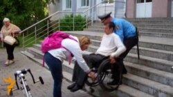 Інвалід-вазочнік адсудзіў 2 мільёны рублёў з дарожнікаў