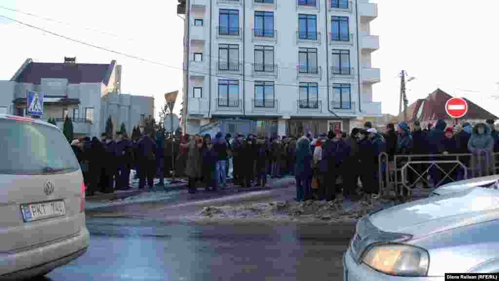 Unul din locurile în care s-au adunat susţinătorii majorităţii parlamentare e cinematograful Gaudeamus.