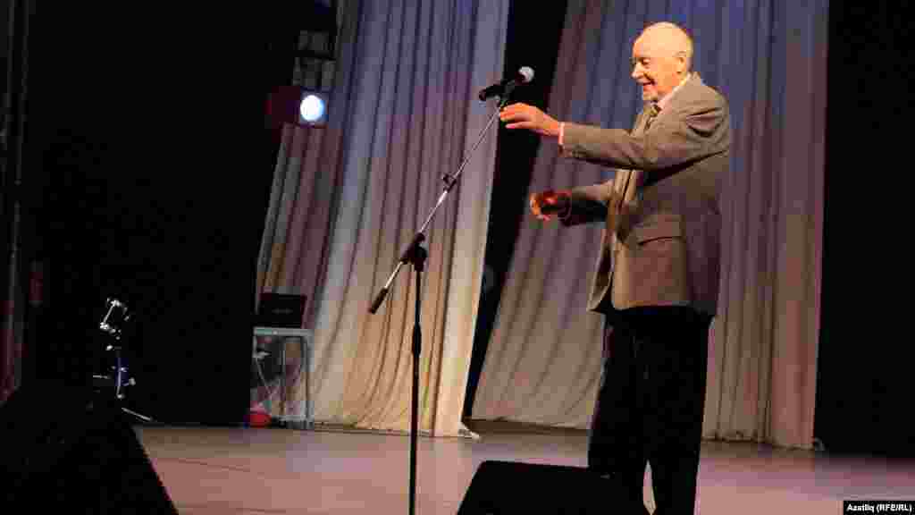 Халык артисты Равил Шәрәфиев котлый