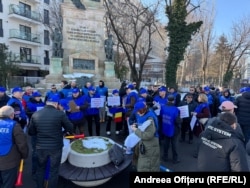 Profesorii universitari sunt nemulțumiți de tăierea sporului de doctorat.