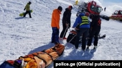 Эвакуация пострадавших в результате аварии туристов