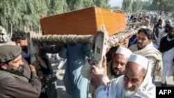 د ننګرهار په بهسودو کې د قربانیانو جنازي خاورو ته سپارل کیږي