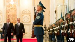 French president Francois Hollande (right) reviews an honor guard alongside his Kazakh counterpart, Nursultan Nazarbaev, in Astana on December 5.