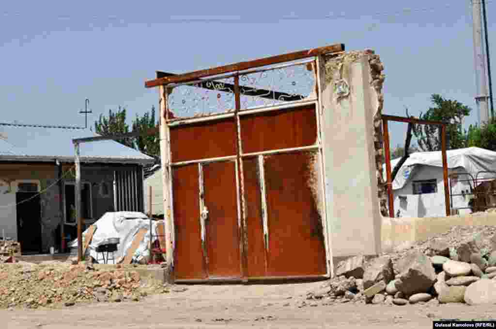 Шавкат Раҳмон кўчаси. Дарвоза бўлса уй топилади.