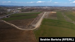 Fusha ajrore në komunën e Skenderajt, e harruar plotësisht.