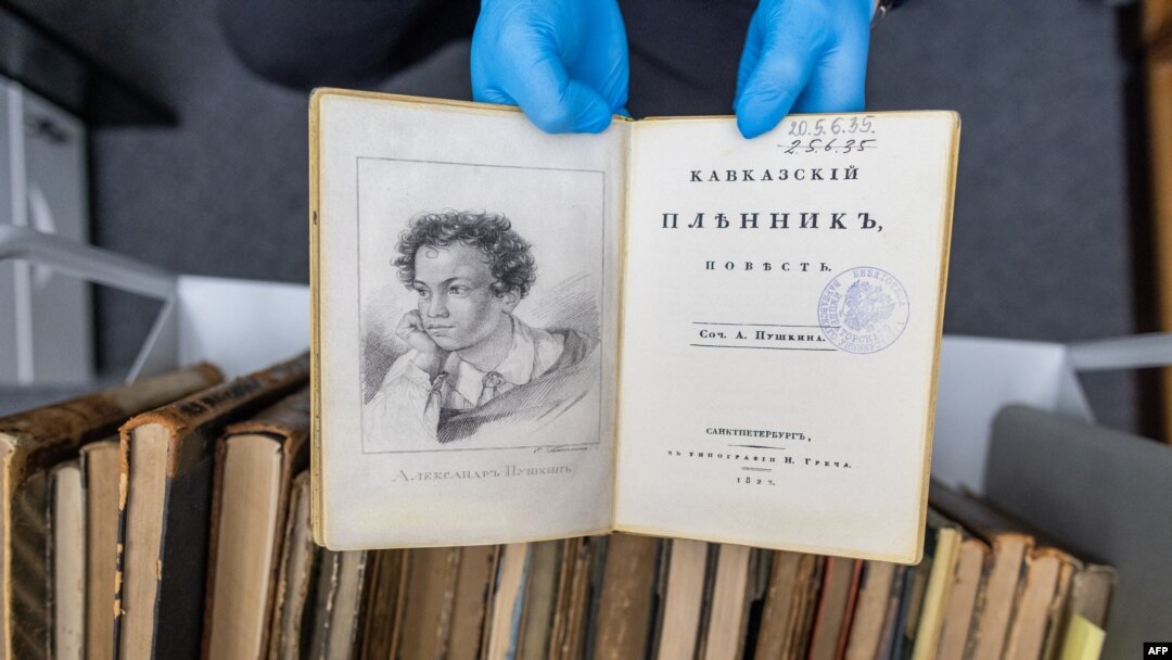 A copy of a first edition of Alexander Pushkin's The Prisoner Of The Caucasus, which was one of the targets of book thieves. The original was published in 1822.