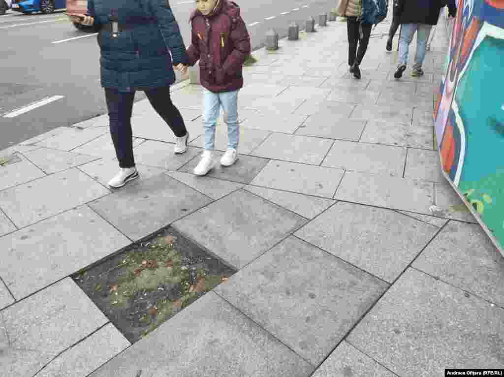 Zona Piața Universității - în apropierea Facultății de Geografie. 