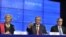 Direktor MMF-a Kristin Lagard, predsedavajući Evrogrupe Žan Klod Junker i evropski komesar Oli Ren na konferenciji za novinare u Briselu, 21. februar 2012.