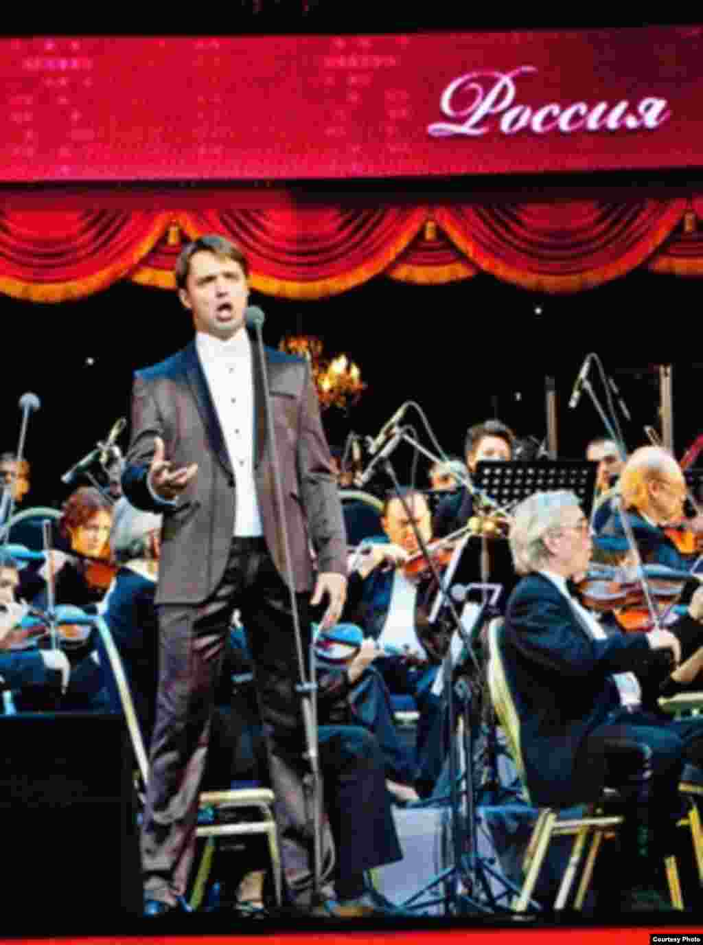 Россиялик опера қўшиқчиси Владимир Целебровский Муслим Магомаев номидаги Иккинчи халқаро вокалчилар мусобақасида