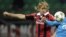 Massimo Ambrosini într-un meci al AC Milan