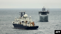 Британският RFA Proteus патрулира край руския Yantar през ноември 2024 г.