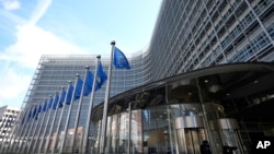 Zastave Evropske unije ispred sjedišta u Briselu, mart 2024.