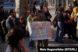 10 მარტს მოქალაქეები უნივერსიტეტთან სტუდენტების მხარდასაჭერად შეიკრიბნენ - 13 მარტს უნივერსიტეტის რექტორმა პროტესტში ჩართულ სტუდენტებს სტატუსი აღუდგინა.