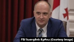 გიორგი მურვანიძე ბათუმის მერის მოვალეობის შემსრულებლად აჭარის მთავრობის თავმჯდომარის პოსტზე ახალდანიშნულმა სულხან თამაზაშვილმა წარადგინა.