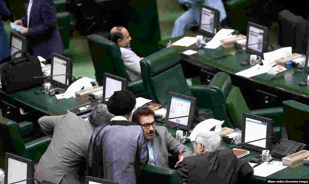 جلسه علنی مجلس شورای اسلامی؛ محمد رضا عارف و رفقا