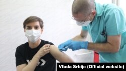 Premijerka Srbije je prvu dozu vakcine primila na državnom Institutu za virusologiju Torlak krajem decembra 2020. godine (arhivska fotografija)