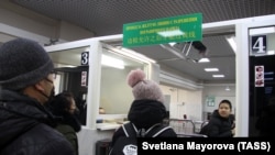 Chinese citizens pass through a temporary corridor opened at a border checkpoint between Blagoveshchensk and Heihe on February 1.