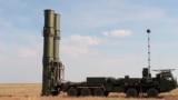 Зенитная ракетная система (ЗРС) С-500 перед выполнением испытательных боевых стрельб по скоростной баллистической цели на полигоне Капустин Яр, РФ, 2023 год
