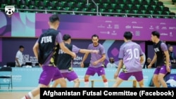 د افغانستان د فوټسال لوبغاړي د تمرین پر مهال 