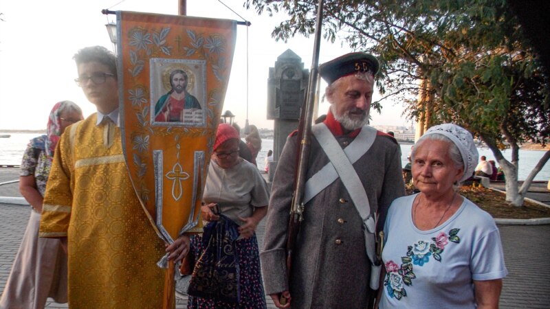 В Севастополе годовщину событий Крымской войны отметили митингом и крестным ходом в море (+фото)