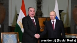 Эмомалӣ Раҳмон ва Владимир Путин. Санкт-Петербург, 22-юми декабри 2025