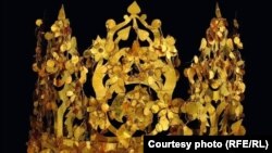 گنجینۀ باختر در سال ۱۹۷۸ در طلا تپهٔ جوزجان به دست آمد که حالا ذخیره تاریخی طلا در افغانستان و از جملۀ پنج گنجینه بزرگ جهان پنداشته می‌شود.