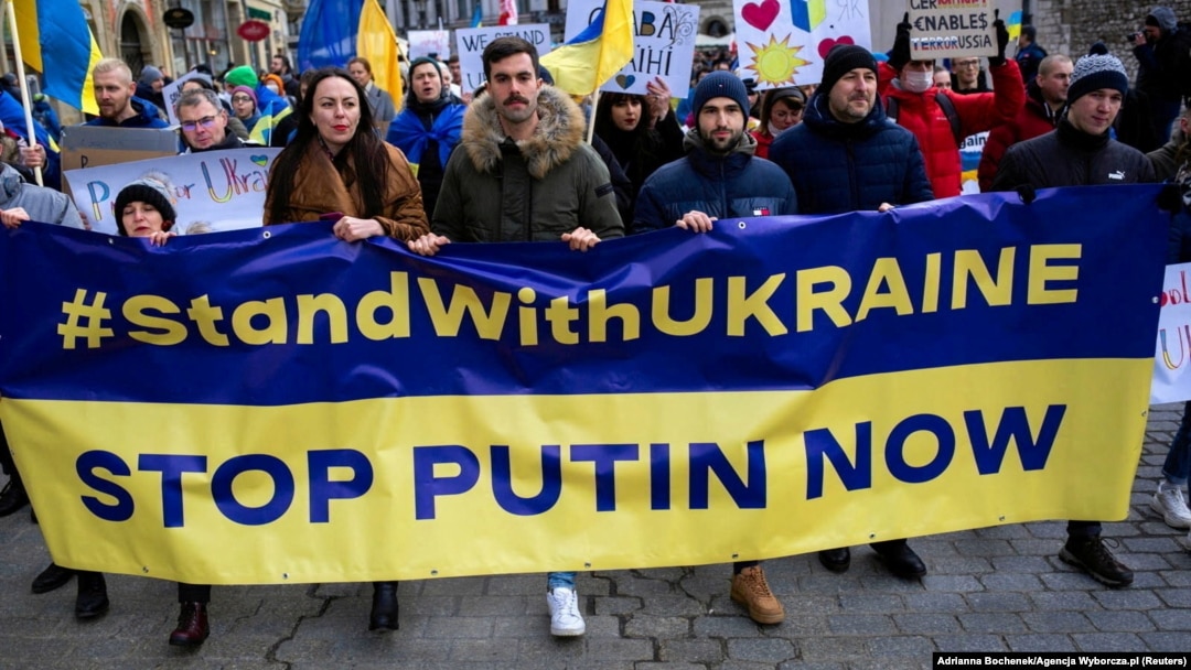 În mai multe orașe din Europa au avut loc în ultimele zile manifestații de sprijin pentru Ucraina. (Cracovia, Polonia, 20 februarie 2022) 