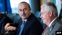 Ministri i Jashtëm turk, Mevlut Cavusoglu dhe Sekretari amerikan i Shtetit, Rex Tillerson