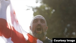 გიორგი ახობაძე საპროტესტო აქციაზე სასამართლოს გადაწყვეტილებით გათავისუფლებიდან მეორე დღეს, 2025 წლის 7 აგვისტოს