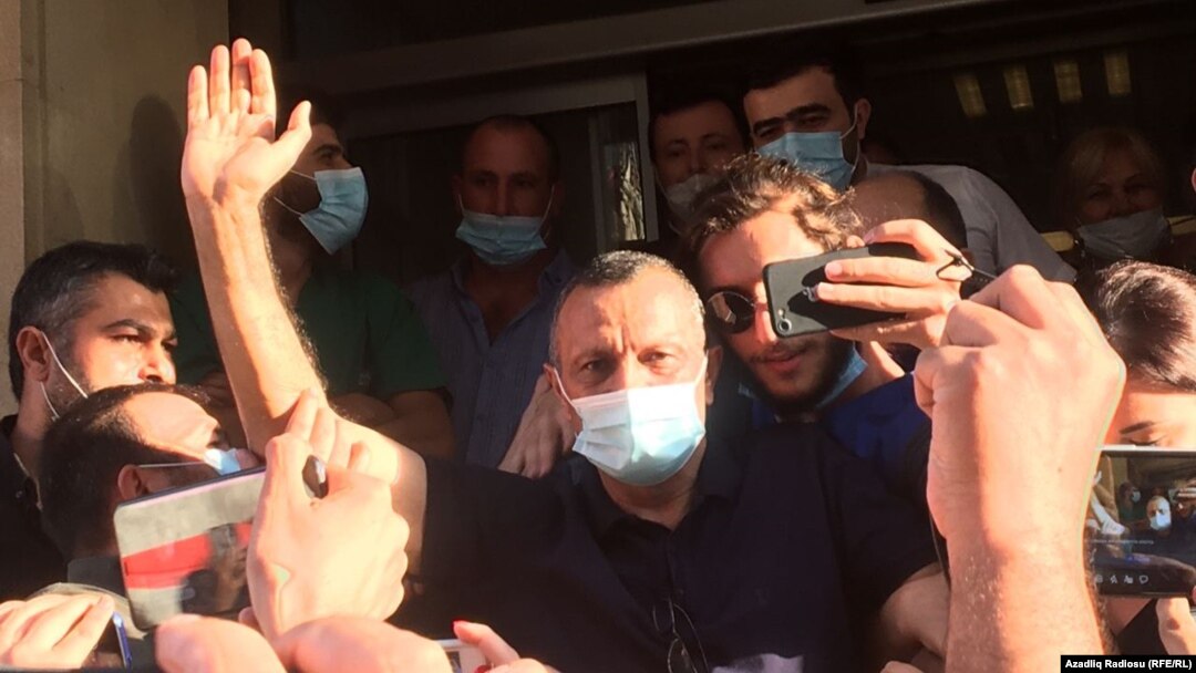 Tofiq Yaqublu xəstəxanadan çıxarkən, 18 sentyabr, 2020-ci il
