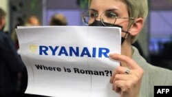 Vilnius: protest după deturnarea avionului Ryanair și arestarea jurnalistului Roman Pratasevici: „Unde este Roman?”, Lituania, 23 mai 2021 