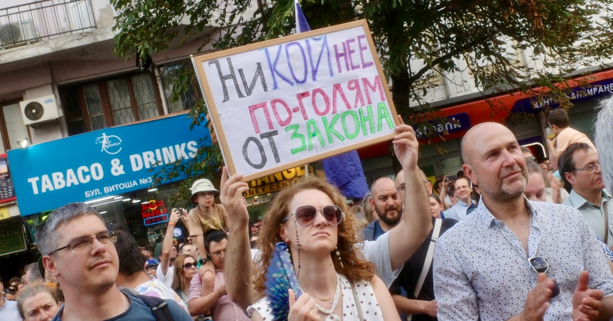 Добро утро!Най-важното е тук:Протестът срещу СарафовУправляващите срещу бизнесаВасил Терзиев с