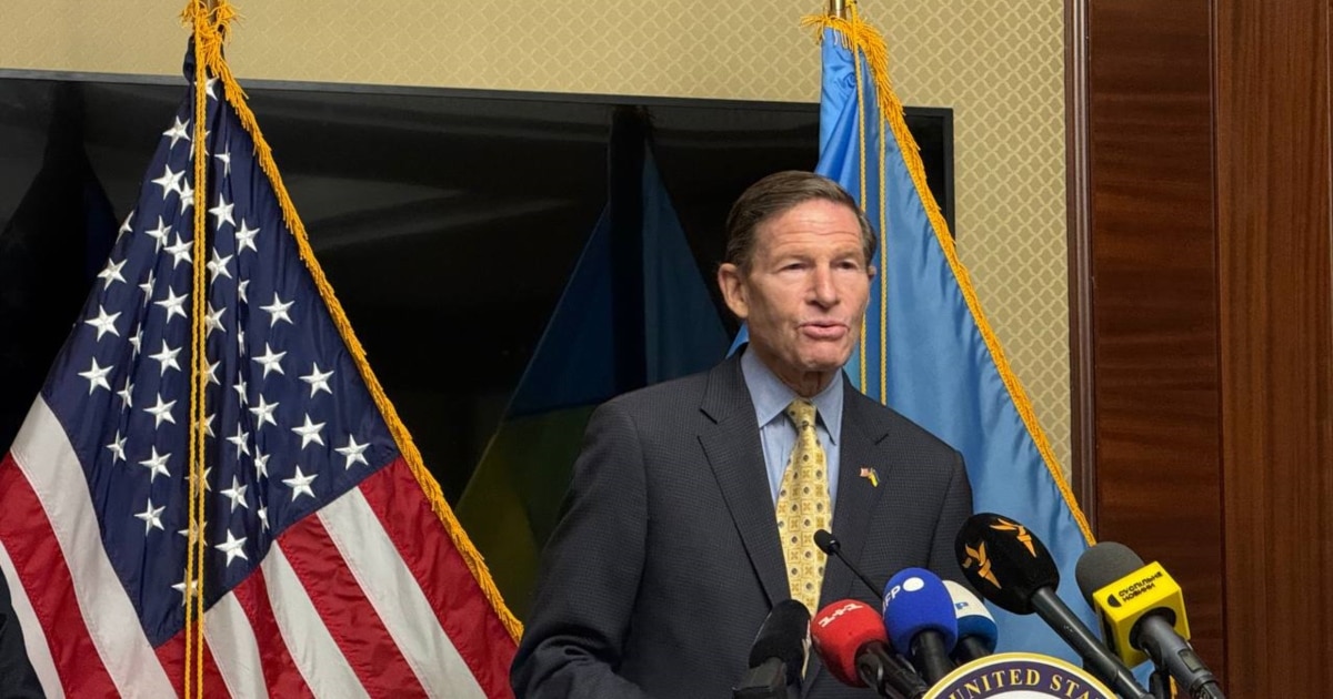 Сенатор Блюменталь сподівається, що законопроєкт про санкції проти РФ незабаром винесуть на голосування