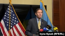 «Ми маємо чітку обіцянку від лідера Сенату забезпечити голосування до кінця поточної сесії», – зазначив сенатор Блюменталь